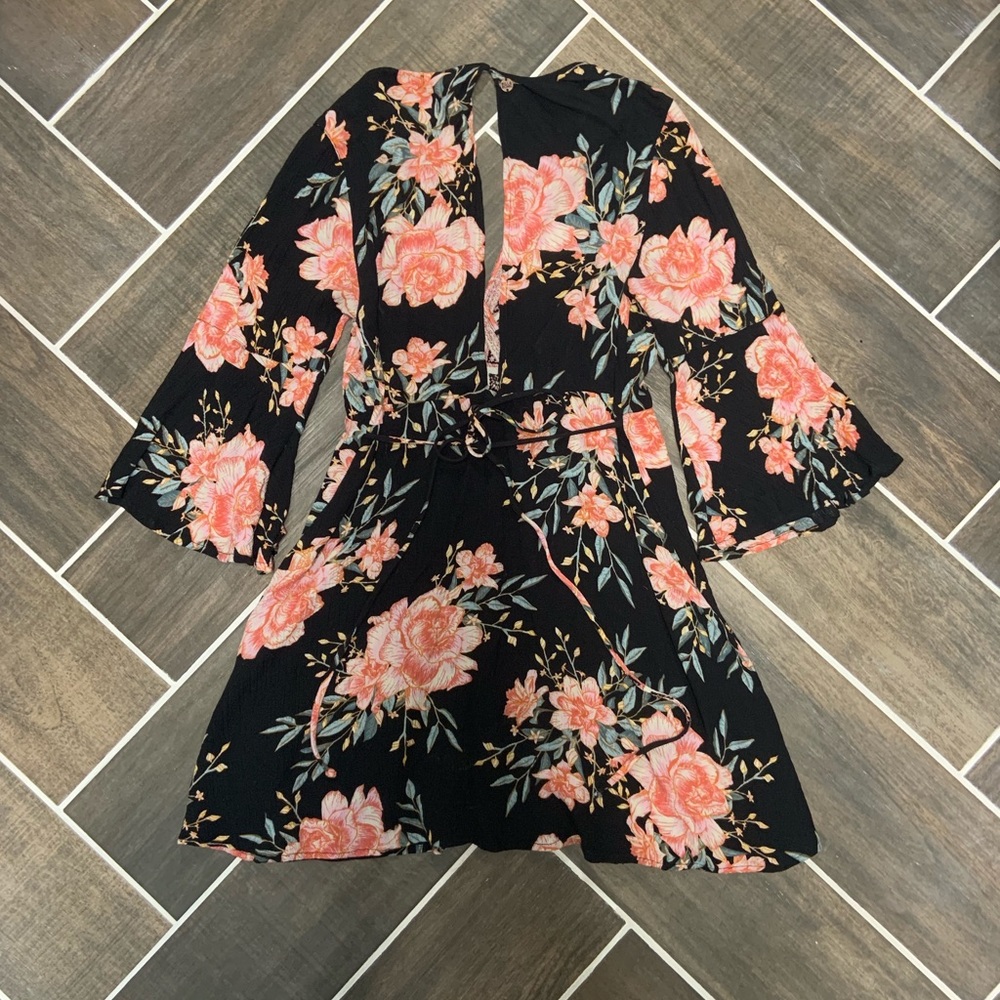 Billabong floral dress, worn once - Picture 3 of 3